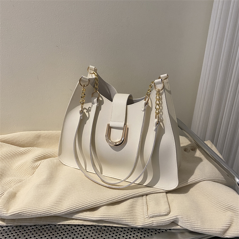 Women's Soft Leather Large Capacity Tote Bag with Chain Detail, Chic Handheld Shoulder Bag for Stylish Everyday Use Women's Soft Leather Large Capacity Tote Bag with Chain Detail, Chic Handheld Shoulder Bag for Stylish Everyday Use