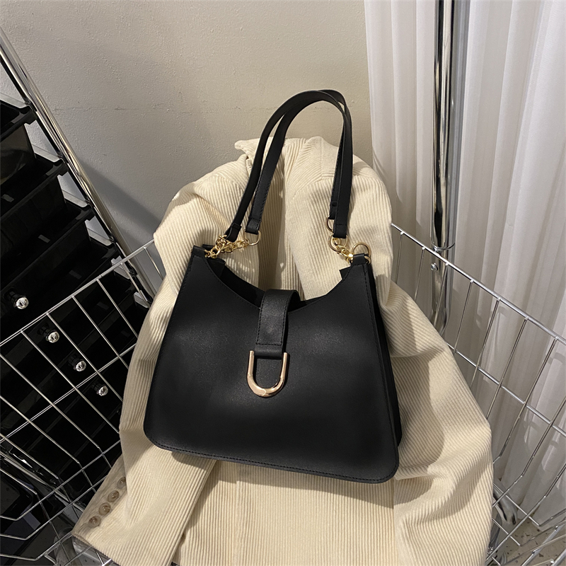 Women's Soft Leather Large Capacity Tote Bag with Chain Detail, Chic Handheld Shoulder Bag for Stylish Everyday Use Women's Soft Leather Large Capacity Tote Bag with Chain Detail, Chic Handheld Shoulder Bag for Stylish Everyday Use