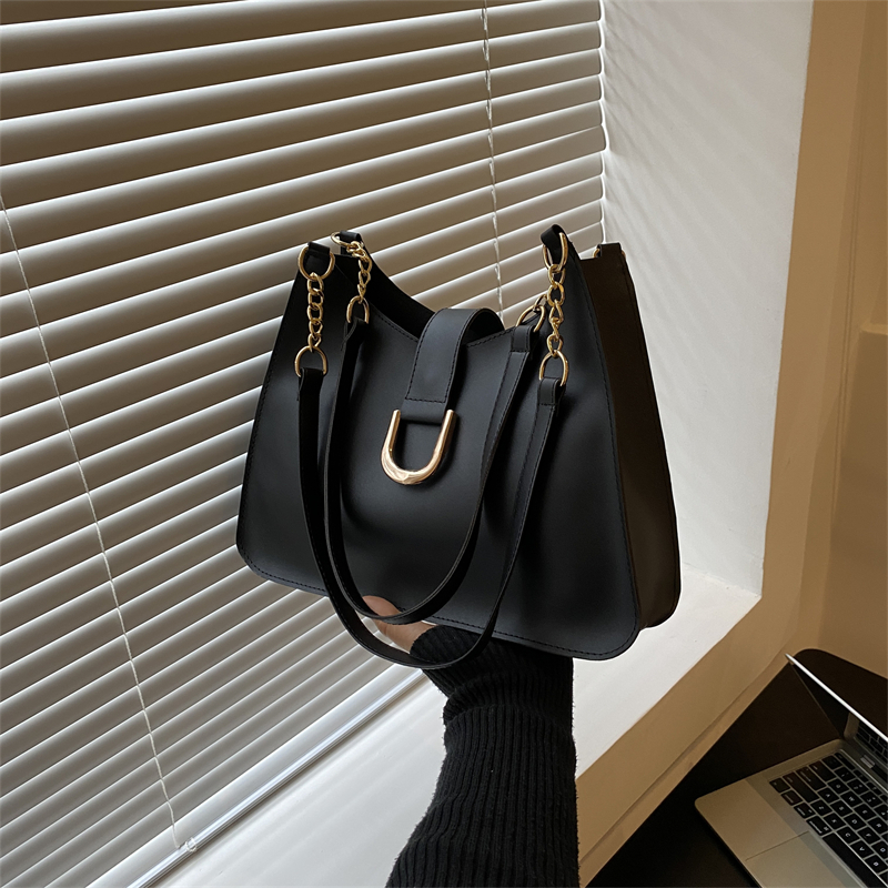 Women's Soft Leather Large Capacity Tote Bag with Chain Detail, Chic Handheld Shoulder Bag for Stylish Everyday Use Women's Soft Leather Large Capacity Tote Bag with Chain Detail, Chic Handheld Shoulder Bag for Stylish Everyday Use