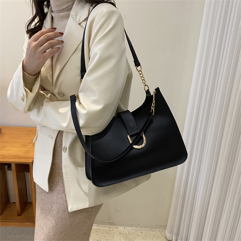Women's Soft Leather Large Capacity Tote Bag with Chain Detail, Chic Handheld Shoulder Bag for Stylish Everyday Use Women's Soft Leather Large Capacity Tote Bag with Chain Detail, Chic Handheld Shoulder Bag for Stylish Everyday Use