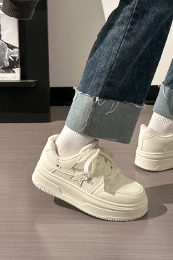 Women's Spring Thick-Soled White Sneakers, Versatile Minimalist Design, Niche Big Toe Shoes for a Trendy Look