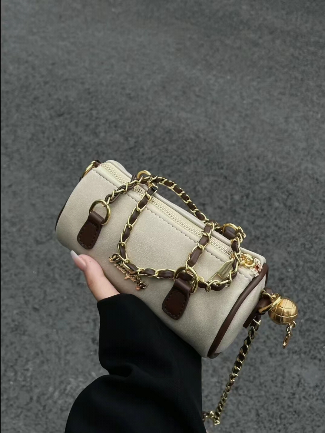 Women's Suede Handheld Round Tube Bag - Summer 2023 Niche Design Underarm Chain Crossbody Bag with High-Quality Texture Women's Suede Handheld Round Tube Bag - Summer 2023 Niche Design Underarm Chain Crossbody Bag with High-Quality Texture