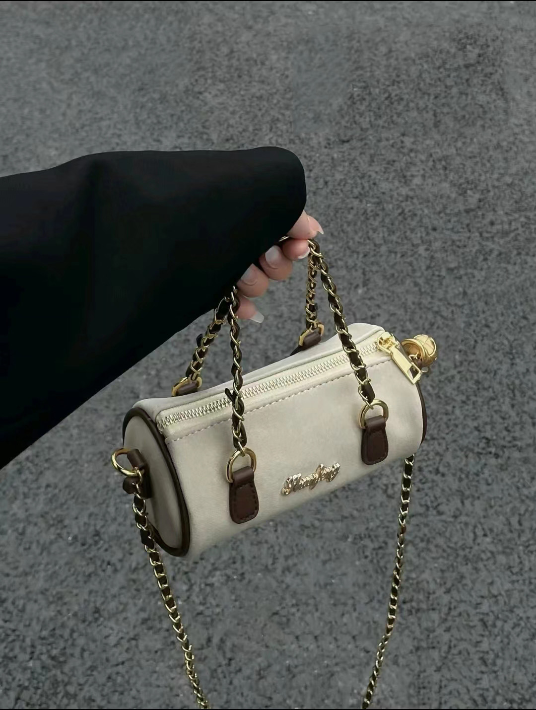 Women's Suede Handheld Round Tube Bag - Summer 2023 Niche Design Underarm Chain Crossbody Bag with High-Quality Texture Women's Suede Handheld Round Tube Bag - Summer 2023 Niche Design Underarm Chain Crossbody Bag with High-Quality Texture