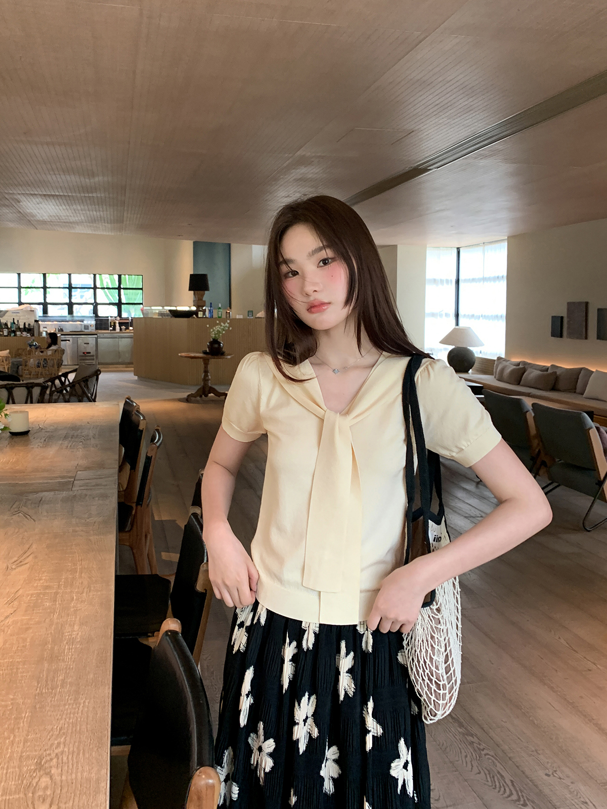 Women's Summer 2025 Irregular Flowing Tie-Knit V-Neck Short Sleeve T-Shirt - Trendy French Style Women's Summer 2025 Irregular Flowing Tie-Knit V-Neck Short Sleeve T-Shirt - Trendy French Style