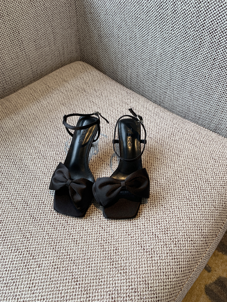 Women's Summer 2025 One-Strap High-Heeled Sandals with Bow - Sweet Outdoor Style for Skirts and Dresses Women's Summer 2025 One-Strap High-Heeled Sandals with Bow - Sweet Outdoor Style for Skirts and Dresses