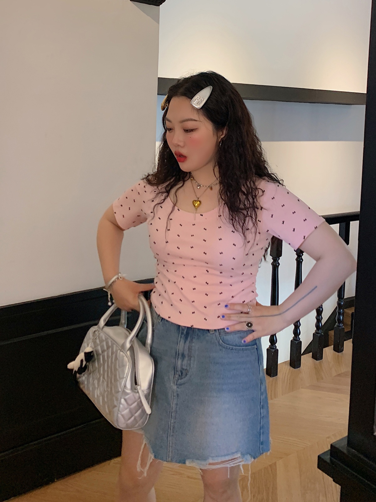 Women's Summer 2025 Short Sleeve Waist-Cinching Slim Fit T-Shirt - Stylish Casual Top for 90s and Y2K Inspired Looks Women's Summer 2025 Short Sleeve Waist-Cinching Slim Fit T-Shirt - Stylish Casual Top for 90s and Y2K Inspired Looks