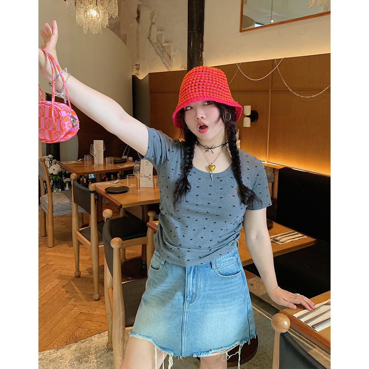 Women's Summer 2025 Short Sleeve Waist-Cinching Slim Fit T-Shirt - Stylish Casual Top for 90s and Y2K Inspired Looks Women's Summer 2025 Short Sleeve Waist-Cinching Slim Fit T-Shirt - Stylish Casual Top for 90s and Y2K Inspired Looks