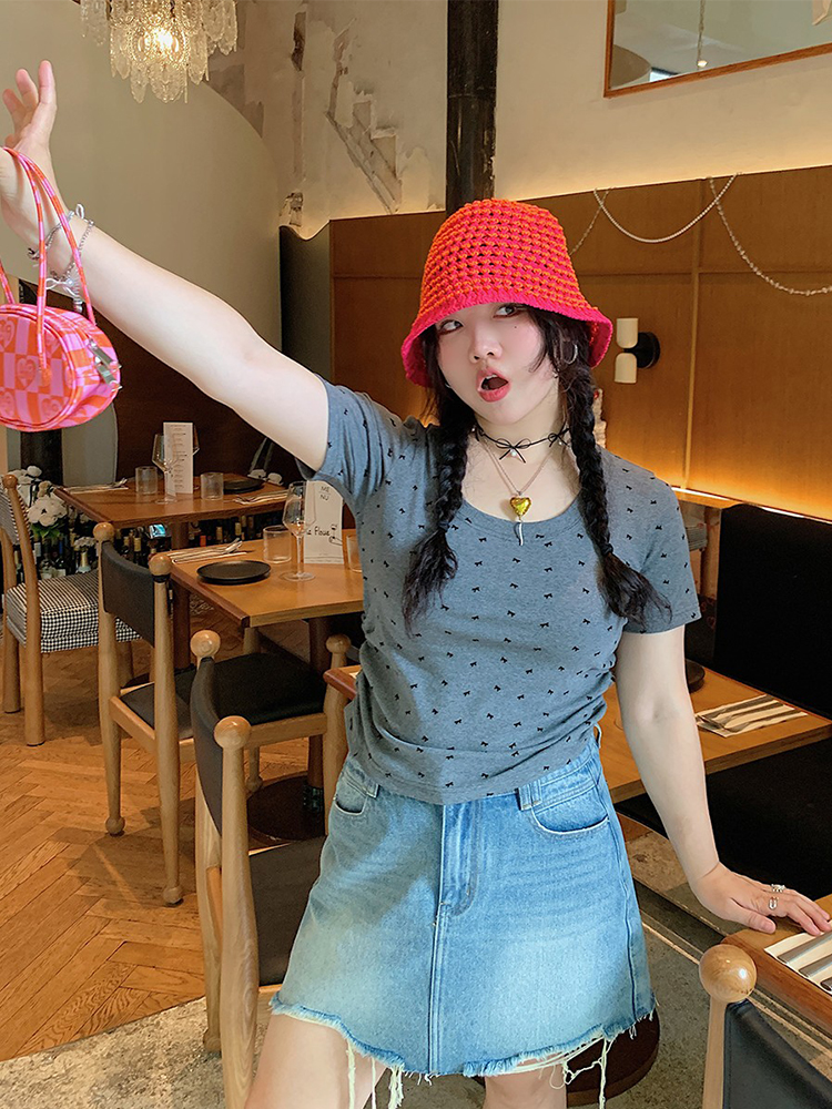 Women's Summer 2025 Short Sleeve Waist-Cinching Slim Fit T-Shirt - Stylish Casual Top for 90s and Y2K Inspired Looks Women's Summer 2025 Short Sleeve Waist-Cinching Slim Fit T-Shirt - Stylish Casual Top for 90s and Y2K Inspired Looks