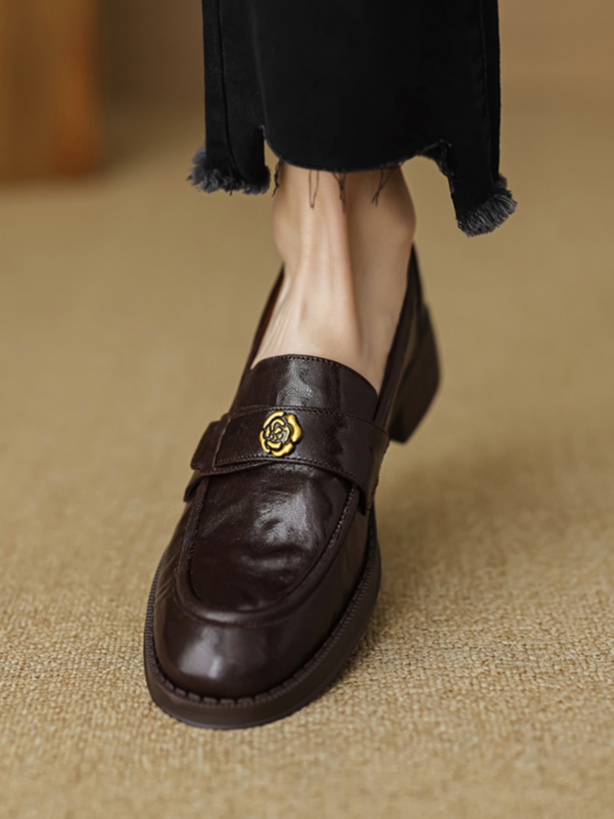 Women's Summer 2025 Soft Bottom Loafers - British Style Flat Heel Leather Shoes with Camellia Design Women's Summer 2025 Soft Bottom Loafers - British Style Flat Heel Leather Shoes with Camellia Design