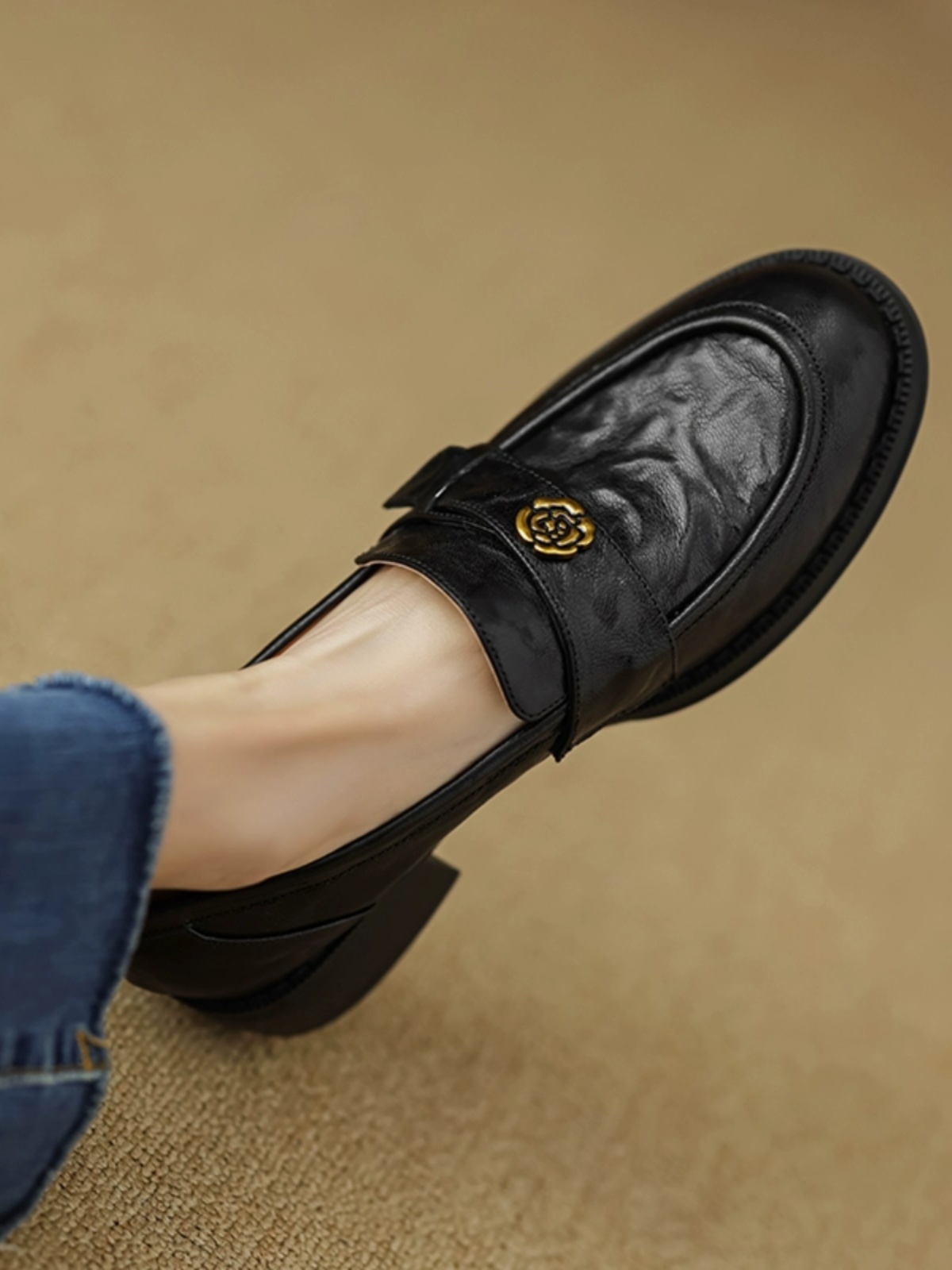 Women's Summer 2025 Soft Bottom Loafers - British Style Flat Heel Leather Shoes with Camellia Design Women's Summer 2025 Soft Bottom Loafers - British Style Flat Heel Leather Shoes with Camellia Design