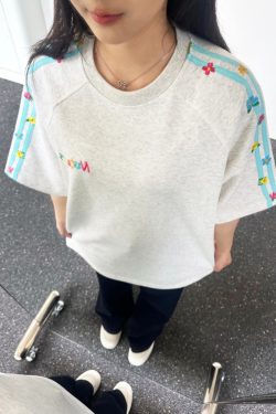 Women's Summer 2025 Spliced Color Stripe Embroidered Flower Short Sleeve T-Shirt - High-End Raglan Style for Trendy Couples