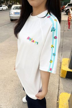 Women's Summer 2025 Spliced Color Stripe Embroidered Flower Short Sleeve T-Shirt - High-End Raglan Style for Trendy Couples