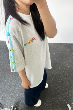 Women's Summer 2025 Spliced Color Stripe Embroidered Flower Short Sleeve T-Shirt - High-End Raglan Style for Trendy Couples