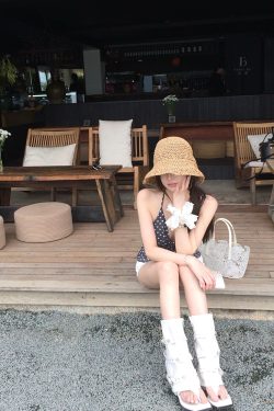 Women's Summer Vintage Polka Dot V-Neck Chiffon Halter Top - Retro Style, Cute Polka Dot Design, Perfect for 90s Inspired Fashion