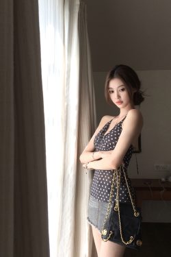 Women's Summer Vintage Polka Dot V-Neck Chiffon Halter Top - Retro Style, Cute Polka Dot Design, Perfect for 90s Inspired Fashion