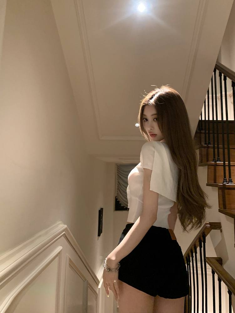 Women's Summer White Short Sleeve T-Shirt and Shawl Knitted Two-Piece Set, Lightweight, Holiday Fresh, Y2K Style Women's Summer White Short Sleeve T-Shirt and Shawl Knitted Two-Piece Set, Lightweight, Holiday Fresh, Y2K Style