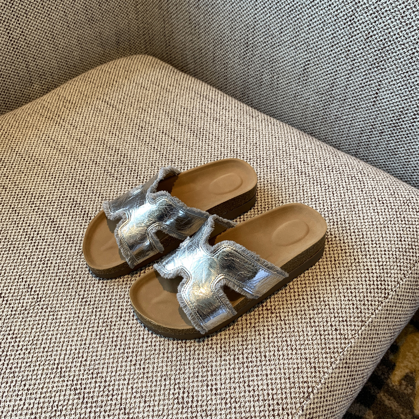 Women's Thick-Soled One-Word Slide Sandals - Casual Outdoor Flip-Flops for Summer 2025, Simple & Versatile Trendy Footwear Women's Thick-Soled One-Word Slide Sandals - Casual Outdoor Flip-Flops for Summer 2025, Simple & Versatile Trendy Footwear