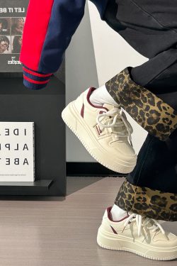 Women's Thick-Soled White Shoes, Breathable Retro Korean Style Big Toe Design, Height-Increasing Versatile Bread Shoes