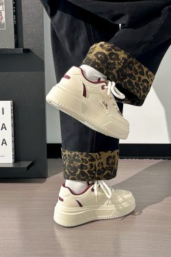 Women's Thick-Soled White Shoes, Breathable Retro Korean Style Big Toe Design, Height-Increasing Versatile Bread Shoes