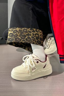 Women's Thick-Soled White Shoes, Breathable Retro Korean Style Big Toe Design, Height-Increasing Versatile Bread Shoes