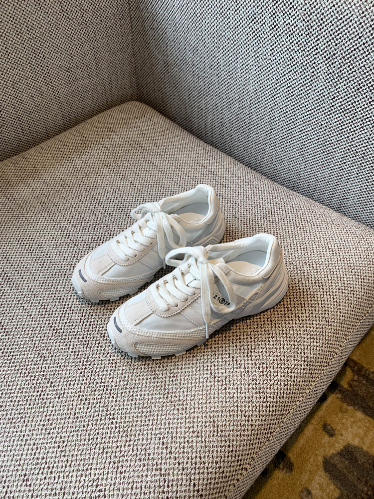 Women's Ultra-Light Breathable White Sneakers 2025 – Summer Mesh Casual Jogging Shoes with Thick Sole for Comfort and Style Women's Ultra-Light Breathable White Sneakers 2025 – Summer Mesh Casual Jogging Shoes with Thick Sole for Comfort and Style