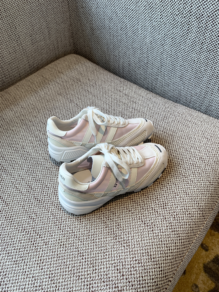 Women's Ultra-Light Breathable White Sneakers 2025 – Summer Mesh Casual Jogging Shoes with Thick Sole for Comfort and Style Women's Ultra-Light Breathable White Sneakers 2025 – Summer Mesh Casual Jogging Shoes with Thick Sole for Comfort and Style