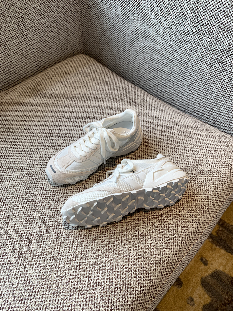 Women's Ultra-Light Breathable White Sneakers 2025 – Summer Mesh Casual Jogging Shoes with Thick Sole for Comfort and Style Women's Ultra-Light Breathable White Sneakers 2025 – Summer Mesh Casual Jogging Shoes with Thick Sole for Comfort and Style