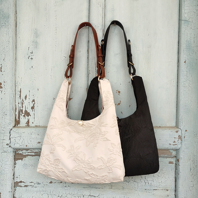 Women's Vintage Floral Handmade Crossbody Bag - Large Capacity, Versatile Design for Spring and Summer 2024 Fashion Women's Vintage Floral Handmade Crossbody Bag - Large Capacity, Versatile Design for Spring and Summer 2024 Fashion