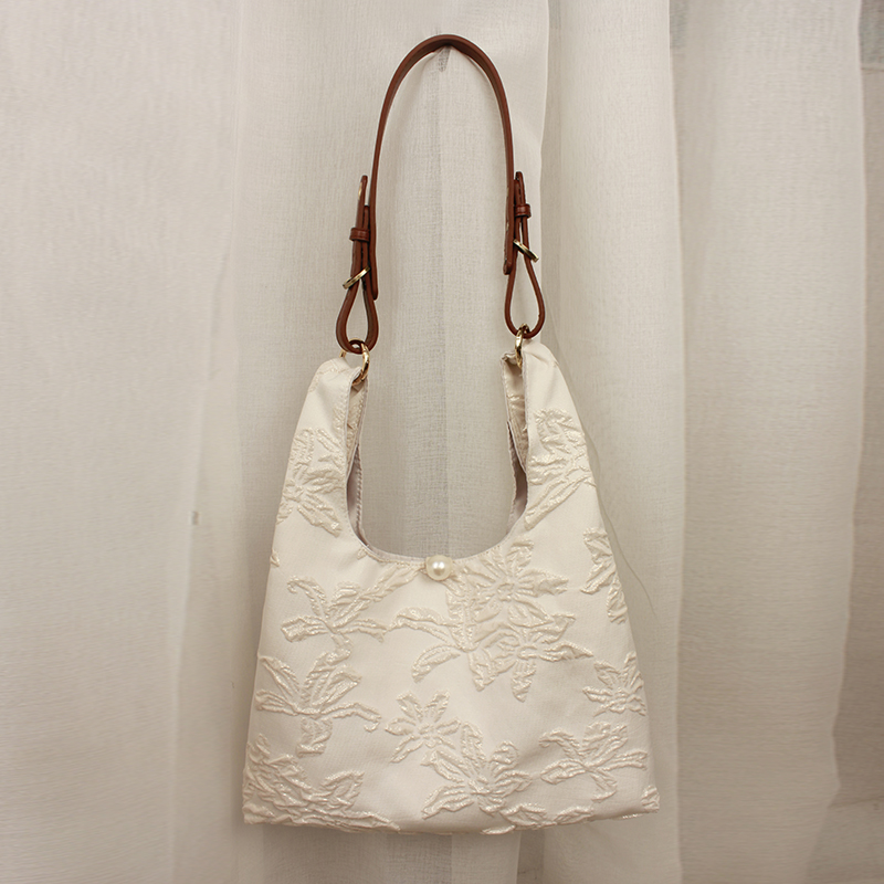 Women's Vintage Floral Handmade Crossbody Bag - Large Capacity, Versatile Design for Spring and Summer 2024 Fashion Women's Vintage Floral Handmade Crossbody Bag - Large Capacity, Versatile Design for Spring and Summer 2024 Fashion