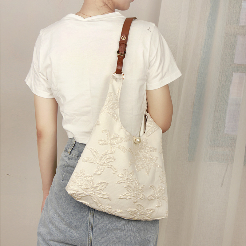 Women's Vintage Floral Handmade Crossbody Bag - Large Capacity, Versatile Design for Spring and Summer 2024 Fashion Women's Vintage Floral Handmade Crossbody Bag - Large Capacity, Versatile Design for Spring and Summer 2024 Fashion