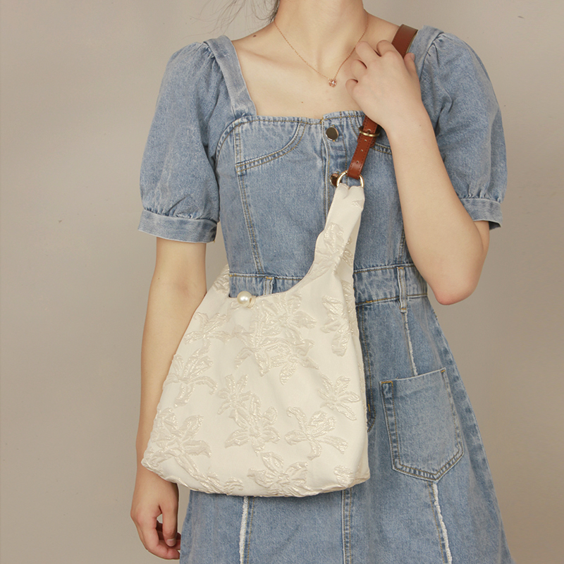 Women's Vintage Floral Handmade Crossbody Bag - Large Capacity, Versatile Design for Spring and Summer 2024 Fashion Women's Vintage Floral Handmade Crossbody Bag - Large Capacity, Versatile Design for Spring and Summer 2024 Fashion