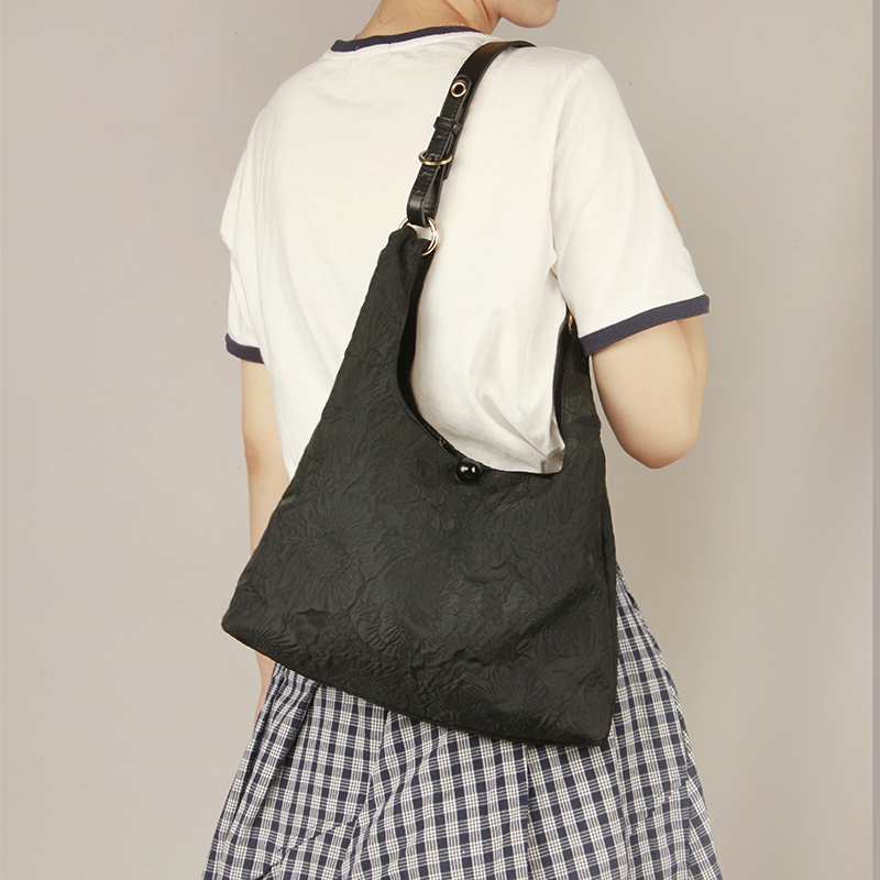 Women's Vintage Floral Handmade Crossbody Bag - Large Capacity, Versatile Design for Spring and Summer 2024 Fashion Women's Vintage Floral Handmade Crossbody Bag - Large Capacity, Versatile Design for Spring and Summer 2024 Fashion