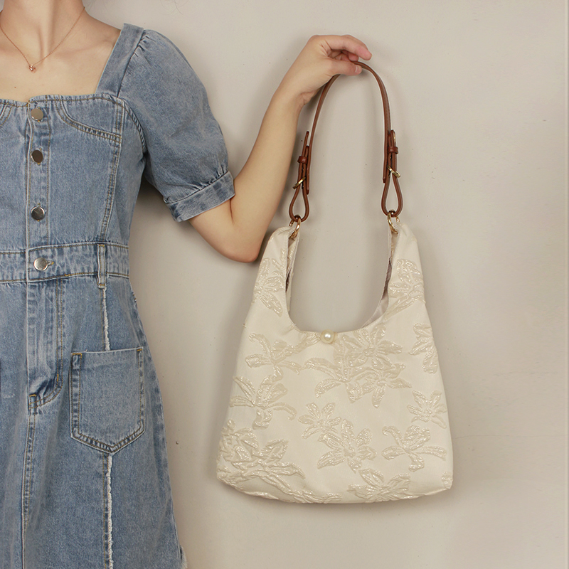 Women's Vintage Floral Handmade Crossbody Bag - Large Capacity, Versatile Design for Spring and Summer 2024 Fashion Women's Vintage Floral Handmade Crossbody Bag - Large Capacity, Versatile Design for Spring and Summer 2024 Fashion