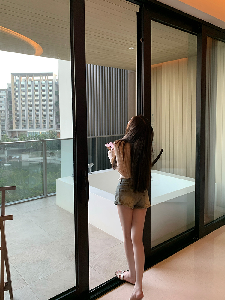 Women's Vintage Summer Slim-Fit Denim Hot Pants Shorts - Versatile Casual Style for Y2K and 90s Fashion Women's Vintage Summer Slim-Fit Denim Hot Pants Shorts - Versatile Casual Style for Y2K and 90s Fashion