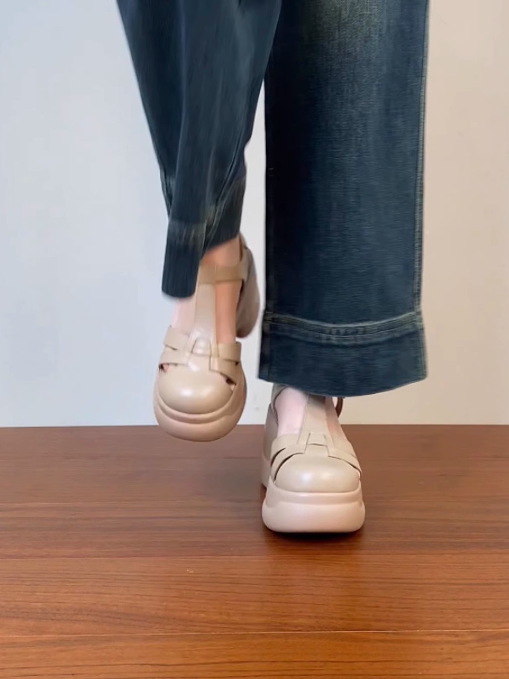 Women's Waterproof Platform High Heel Roman Sandals - Thick-Soled Round Toe Pig Cage Design for Summer 2025 Women's Waterproof Platform High Heel Roman Sandals - Thick-Soled Round Toe Pig Cage Design for Summer 2025