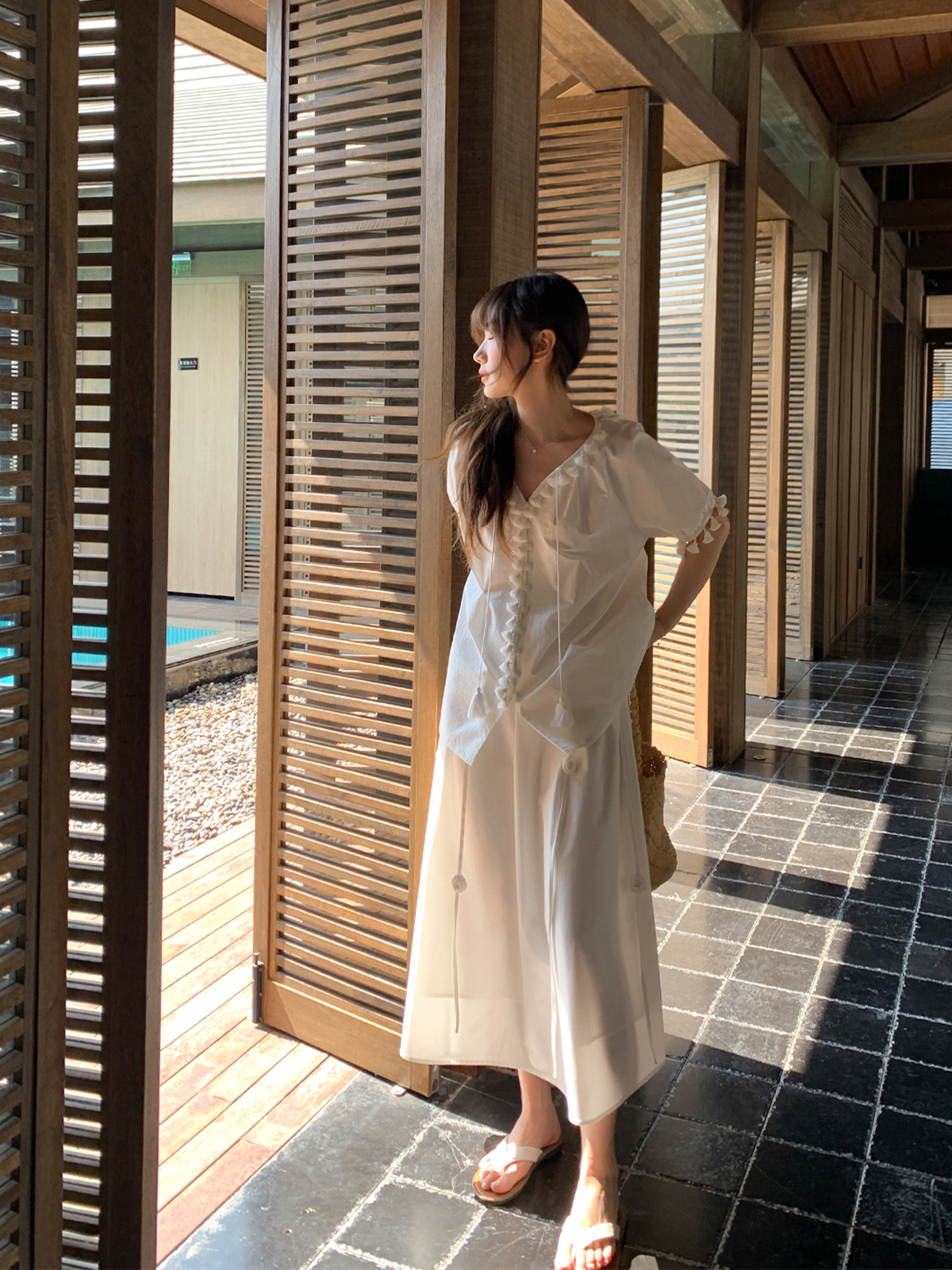 Women's White Half-Length A-Line Skirt with 3D Rose Flower Decoration - Summer 2025 Trendy Floral Style Women's White Half-Length A-Line Skirt with 3D Rose Flower Decoration - Summer 2025 Trendy Floral Style