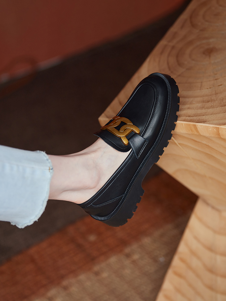 Women's White Thick-Soled Slip-On Loafers in British Style - Genuine Leather Spring Summer 2025 Fashion Footwear Women's White Thick-Soled Slip-On Loafers in British Style - Genuine Leather Spring Summer 2025 Fashion Footwear