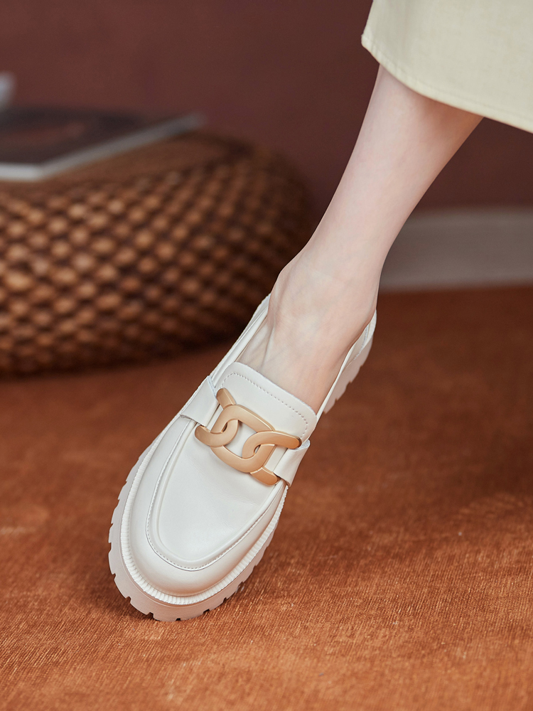 Women's White Thick-Soled Slip-On Loafers in British Style - Genuine Leather Spring Summer 2025 Fashion Footwear Women's White Thick-Soled Slip-On Loafers in British Style - Genuine Leather Spring Summer 2025 Fashion Footwear