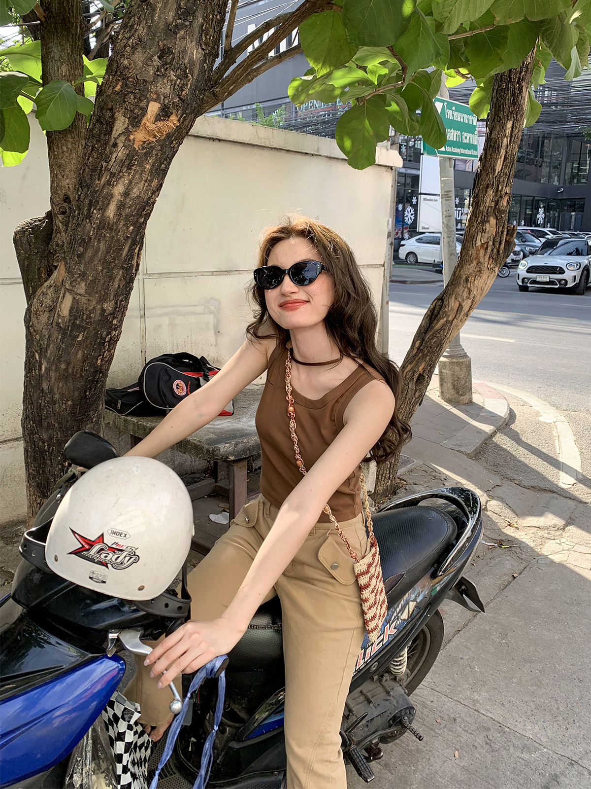 Women's Wide-Edged Round Neck Slim-Fit Short Vest Camisole Top - Summer 2025 Fashion, Trendy Casual Style Women's Wide-Edged Round Neck Slim-Fit Short Vest Camisole Top - Summer 2025 Fashion, Trendy Casual Style