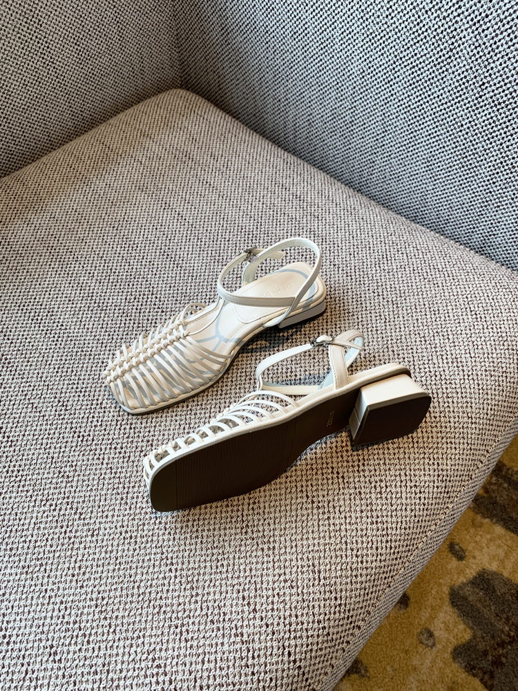 Women's Woven Closed-Toe Sandals 2025 Summer Korean Style Breathable Hollow Roman Commuter Shoes for Versatile Fashion Women's Woven Closed-Toe Sandals 2025 Summer Korean Style Breathable Hollow Roman Commuter Shoes for Versatile Fashion