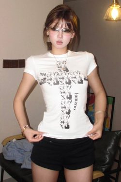 Y2K American Style Fitted Short Sleeve T-Shirt for Women with Summer Band Character Print - Trendy White Slim Top