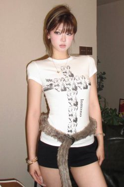 Y2K American Style Fitted Short Sleeve T-Shirt for Women with Summer Band Character Print - Trendy White Slim Top