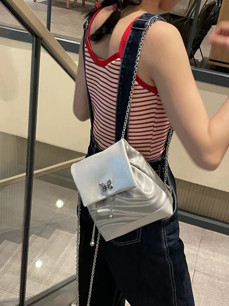 Y2K Butterfly Chain Backpack for Women - High-End Silver Small Bag, Sweet Cool Hot Girl Style, 2025 Trend Y2K Butterfly Chain Backpack for Women - High-End Silver Small Bag, Sweet Cool Hot Girl Style, 2025 Trend