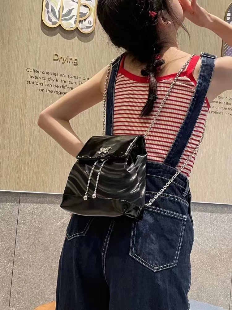 Y2K Butterfly Chain Backpack for Women - High-End Silver Small Bag, Sweet Cool Hot Girl Style, 2025 Trend Y2K Butterfly Chain Backpack for Women - High-End Silver Small Bag, Sweet Cool Hot Girl Style, 2025 Trend