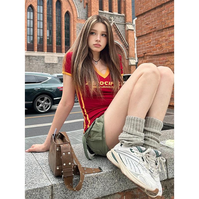 Y2K Color-Blocking Red Cropped T-Shirt for Women - Spicy Girl V-Neck Short Sleeve Slim Fit Summer Top Y2K Color-Blocking Red Cropped T-Shirt for Women - Spicy Girl V-Neck Short Sleeve Slim Fit Summer Top