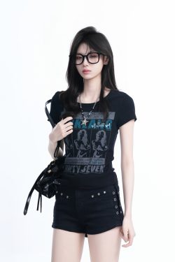 Y2K Dark Style Slim Short-Sleeve T-Shirt for Women - Fitted Base Layer Top for Petite Figures with Unique Mountain Quote Design