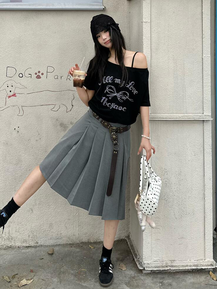 Y2K Off-Shoulder Bow Print T-Shirt - Short Sleeve, Loose Fit, Slimming Summer Top for Spicy Girls, Niche Style Y2K Off-Shoulder Bow Print T-Shirt - Short Sleeve, Loose Fit, Slimming Summer Top for Spicy Girls, Niche Style