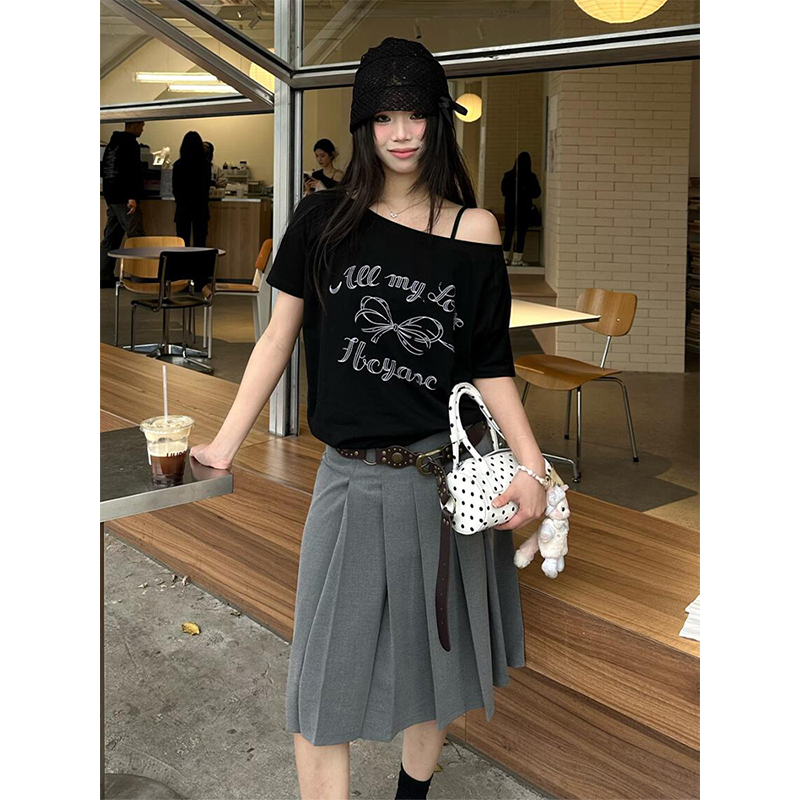 Y2K Off-Shoulder Bow Print T-Shirt - Short Sleeve, Loose Fit, Slimming Summer Top for Spicy Girls, Niche Style Y2K Off-Shoulder Bow Print T-Shirt - Short Sleeve, Loose Fit, Slimming Summer Top for Spicy Girls, Niche Style