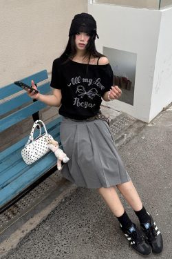 Y2K Off-Shoulder Bow Print T-Shirt - Short Sleeve, Loose Fit, Slimming Summer Top for Spicy Girls, Niche Style