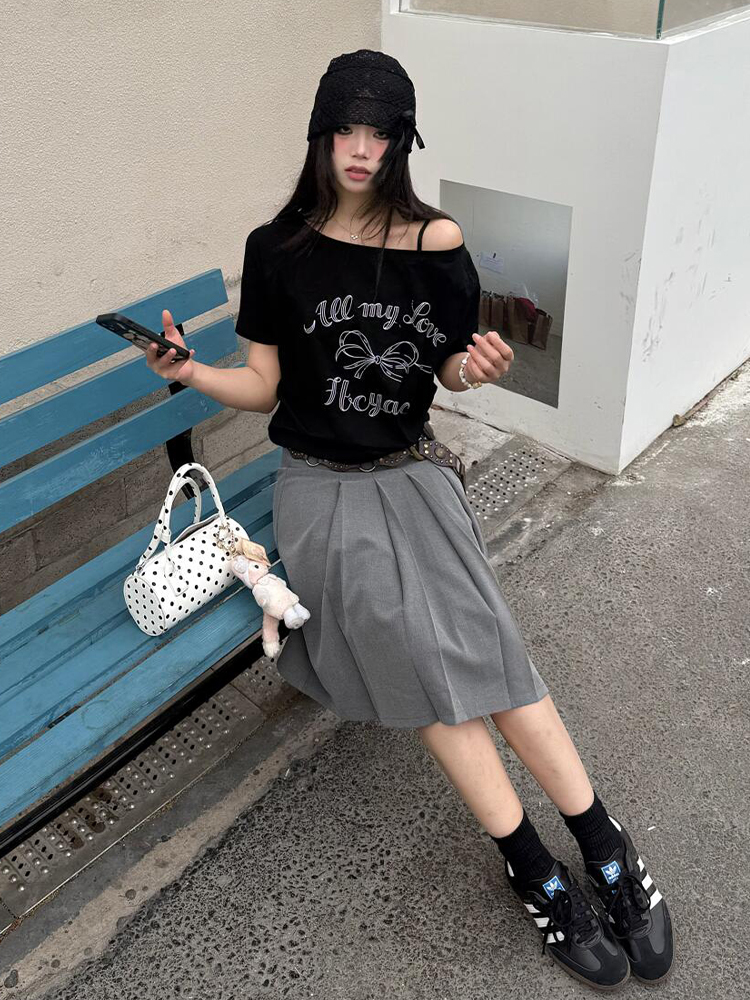 Y2K Off-Shoulder Bow Print T-Shirt - Short Sleeve, Loose Fit, Slimming Summer Top for Spicy Girls, Niche Style Y2K Off-Shoulder Bow Print T-Shirt - Short Sleeve, Loose Fit, Slimming Summer Top for Spicy Girls, Niche Style
